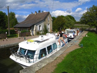 Canal du Nivernais, Ecluse 13 du versant de la Loire, 