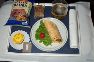 Delta FIRST CLASS Dinner - Pathetic!