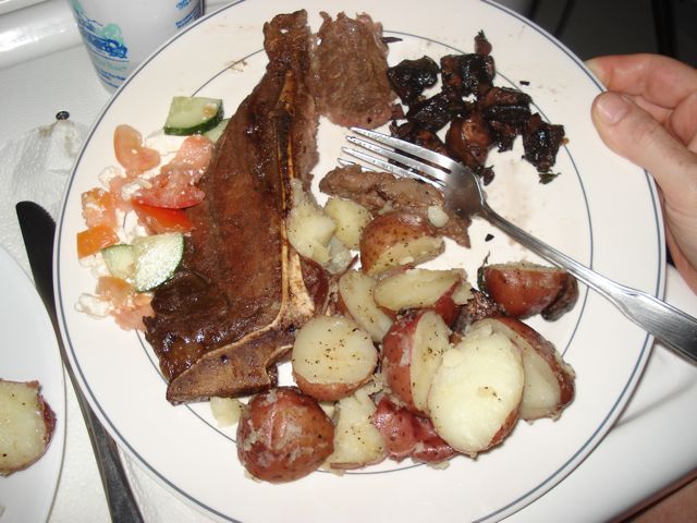 Grilled T-bone wtih mushrooms and roasted potatoes (B)