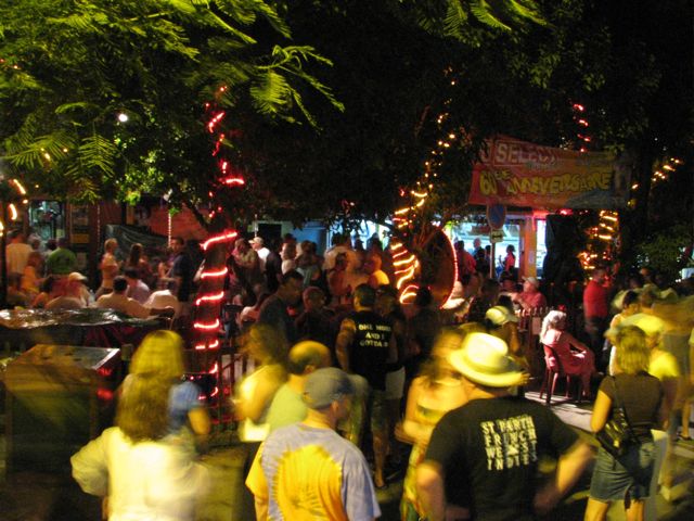 The party warms up at Le Select