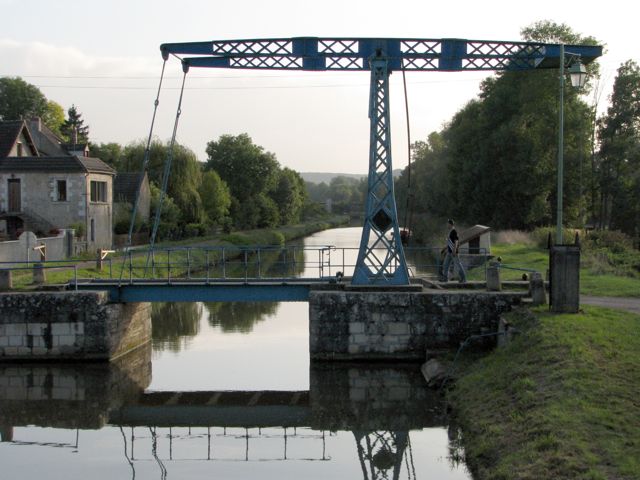 The first of many ponts-levis