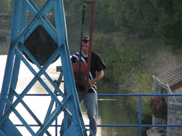 Kent lifts the bridge