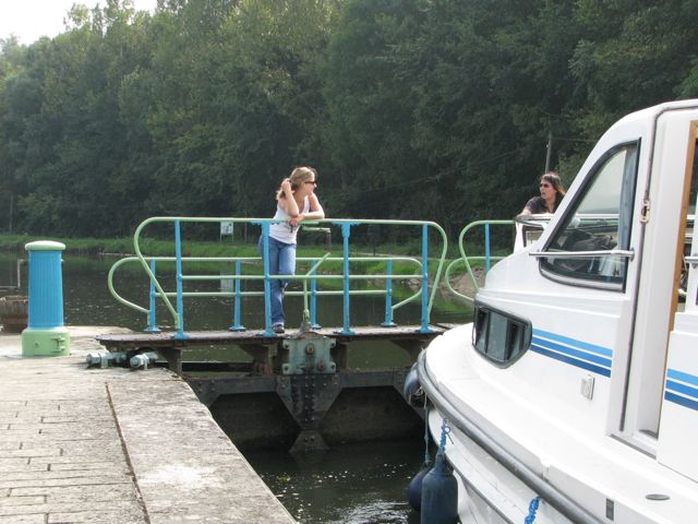 Dr. V.'s lucky day, the all-girl lock teams continue at Ecluse 76