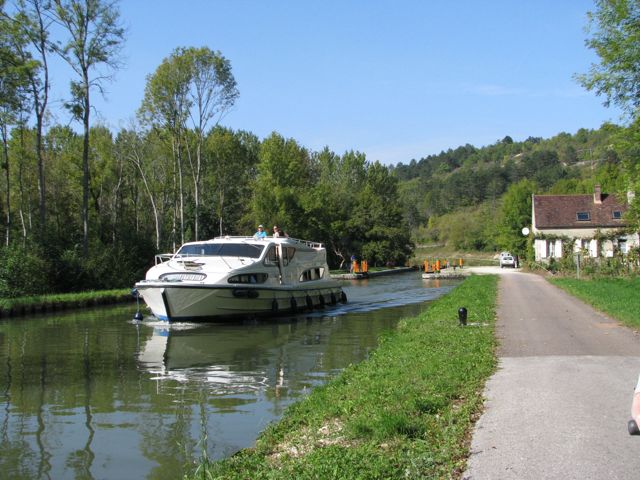 Suzanne doing her first solo at kilometer 148