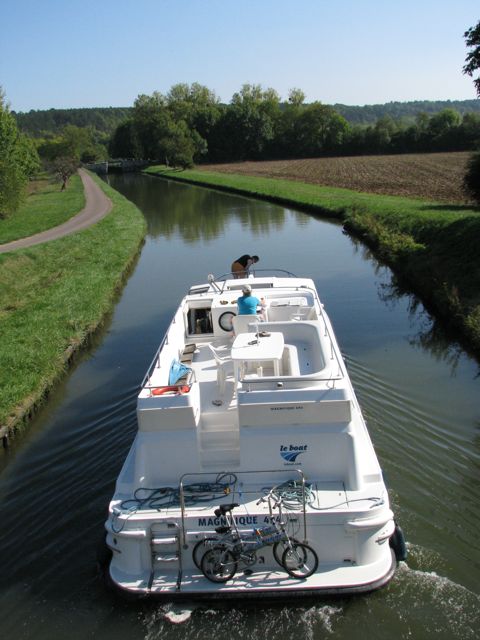 Suki and Karen passing under the bridge at Séry
