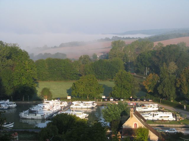 Lever du jour sur la base nautique, Châtel-Censoir