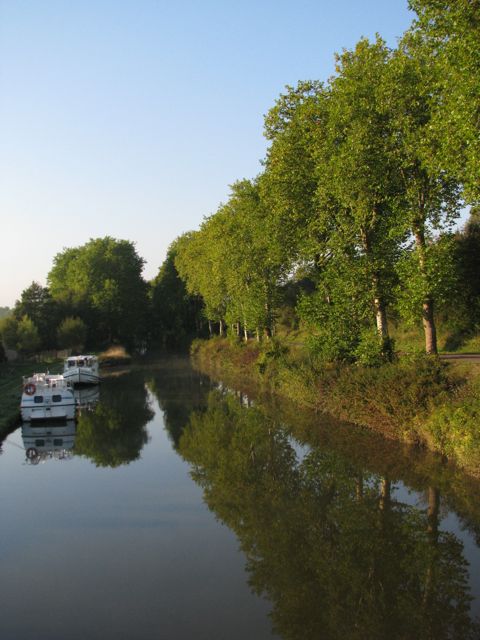Mooring spot in Monceaux-le-Comte