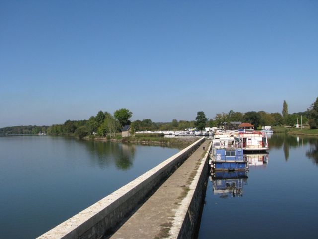 Moored at Étang de Baye, kilometer 66