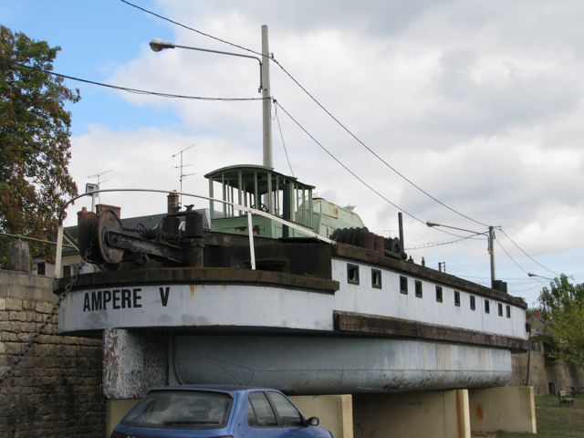 Chain tug for the tunnels atop La Collancelle