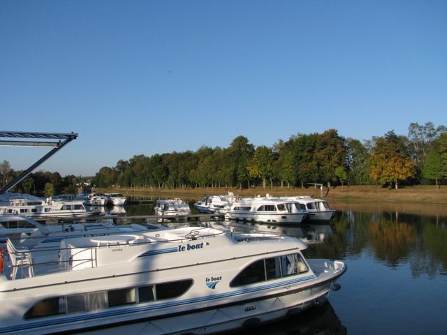 Le Boat basin at Decize