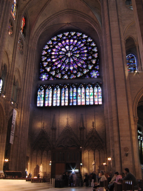 Inside Cath&eacute;dral Notre-Dame