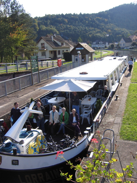 Luxury barge "Lorraine" in lock 21