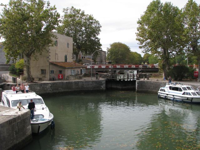 Round lock at Agde