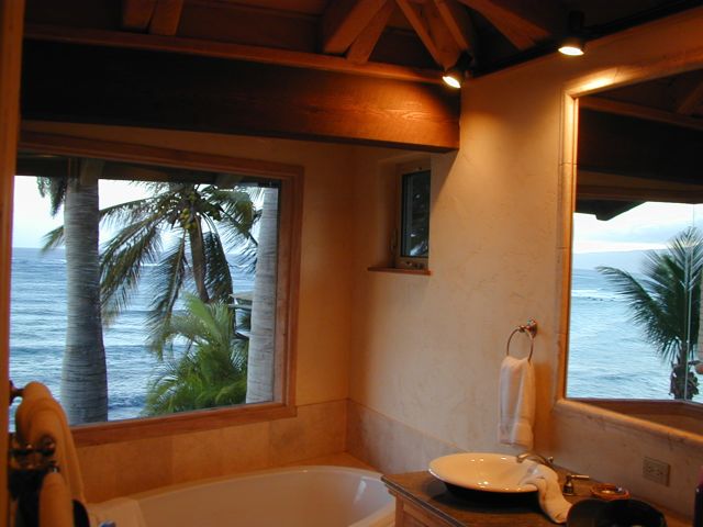Master bath at the Kilohana house